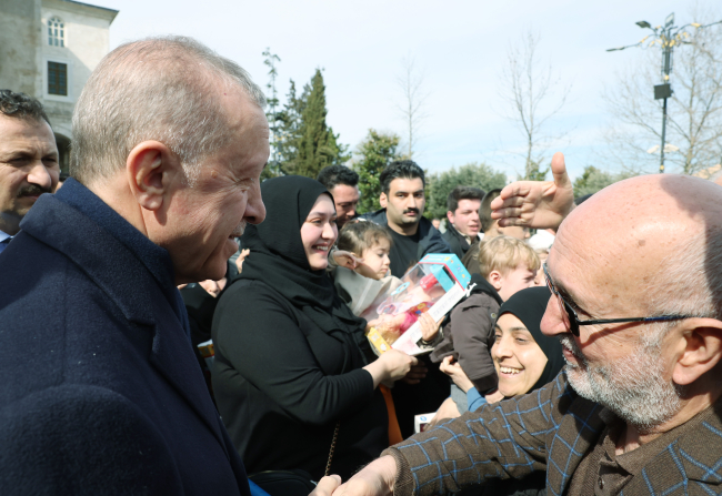 Cumhurbaşkanı Erdoğan Fatih'te esnafı ziyaret etti